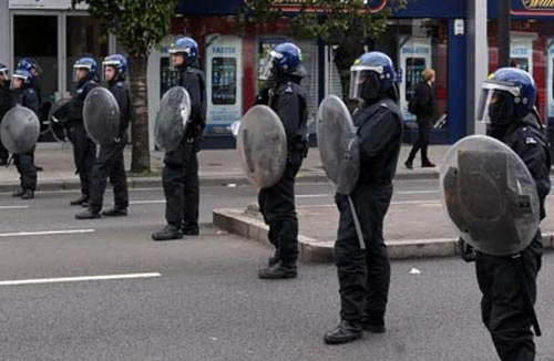 Một loạt trận đấu tại Premier League bị đe dọa