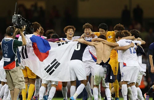 Hạ Nhật Bản, Hàn Quốc lần đầu tiên giành HCĐ