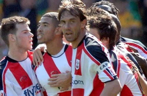 Đường dây cá độ gây rúng động Premier League