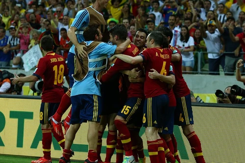 Italia 6-7 Tây Ban Nha: "Cái chết trên chấm phạt đền"