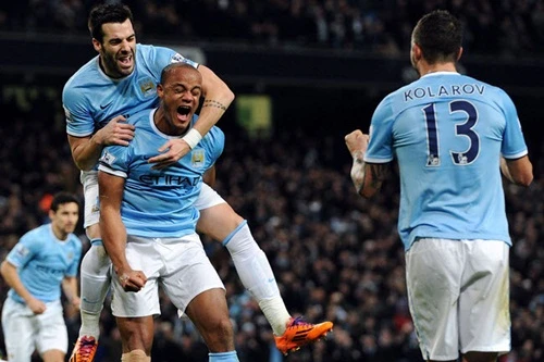 Thành Manchester nhận quà