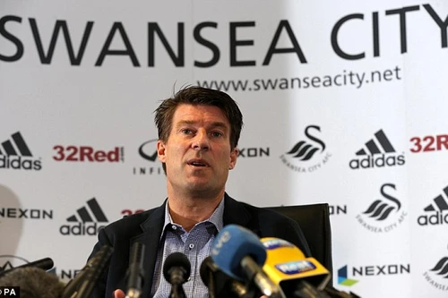 Michel Laudrup bị sa thải theo cách không ai ngờ đến