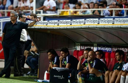 Barca thắng đậm, Real nhận "trái đắng"