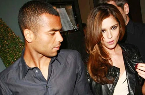 Cheryl vẫn ẫm ức... Ashley Cole 