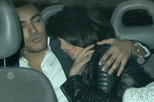 Thất tình, cựu sao Man United vung tiền tìm vui