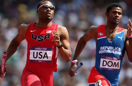 Gãy chân vẫn chạy về đích