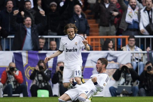 Barcelona tiếp tục ôm hận trước Real