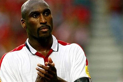 Sol Campbell tuyên bố treo giày