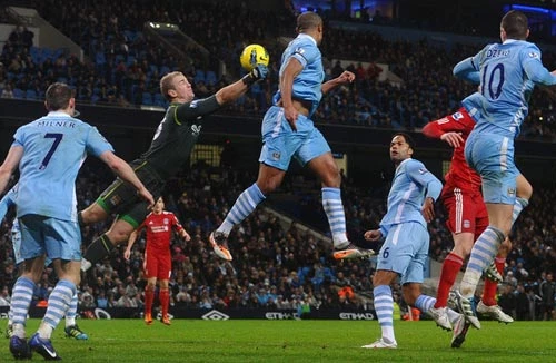 Man City tìm lại chính mình, đè bẹp Liverpool