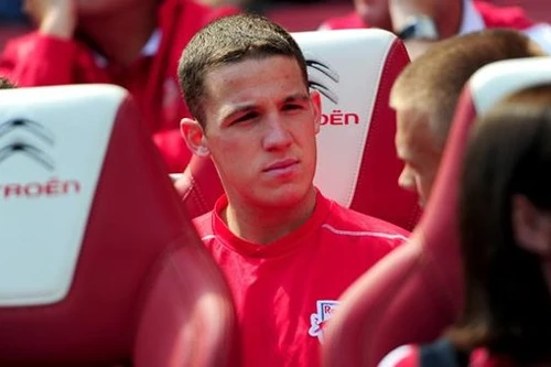 Rooney bị thanh lý hợp đồng