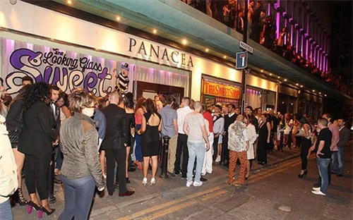 Sao MU vẫn 'bay đêm' dù thua trận