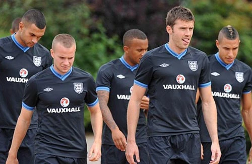 Sư tử Anh chỉ còn đội hình 2 đá với Italia