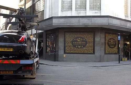 Đỗ sai quy định, xe của thủ thành MU bị thu giữ