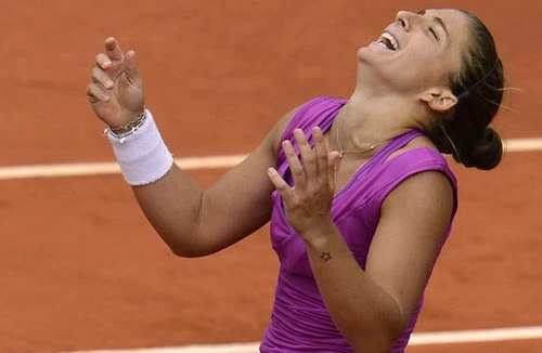 Sara Errani tiếp tục "câu chuyện thần tiên"