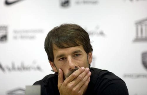 "Vua vòng cấm" từ giã bóng đá chuyên nghiệp