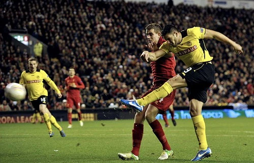 Liverpool bỏ lỡ cơ hội giành vé sớm