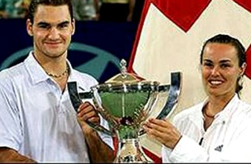 Federer "rủ" Martina Hingis đánh đôi 