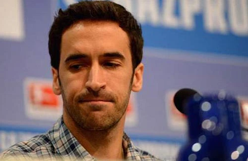 "Chúa nhẫn" Raul chính thức đến châu Á