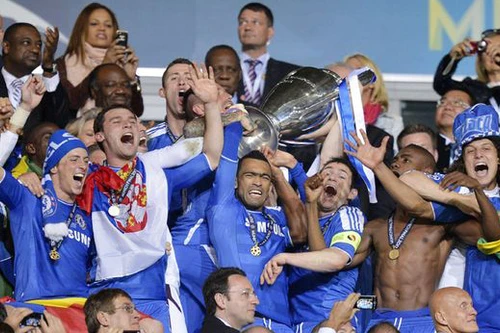 Benitez mang đội hình mạnh nhất tới Nhật Bản