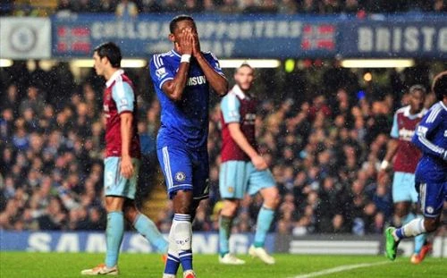Chelsea "sảy chân" tại Stamford Bridge