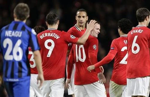 MU leo lên ngôi đầu 