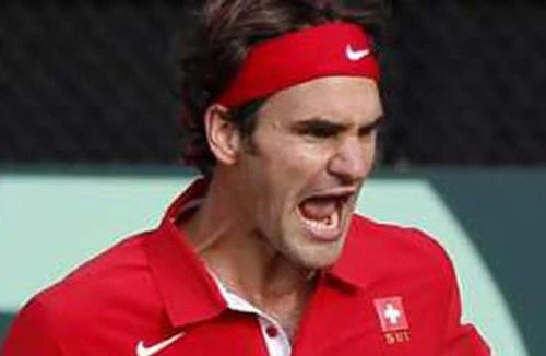 Federer suýt... đối đầu với MU