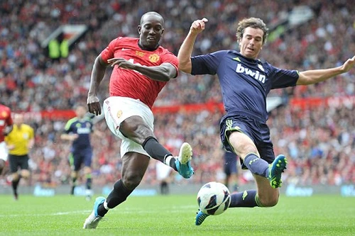 Sir Alex “phát cuồng” trong trận huyền thoại Man United vs huyền thoại Real