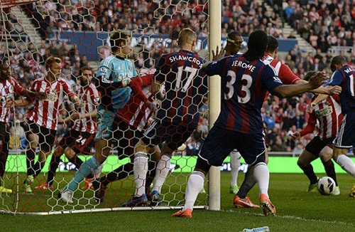 Stoke City tiến sát mục tiêu trụ hạng 