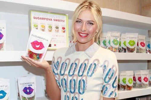 Sharapova về quê bán kẹo