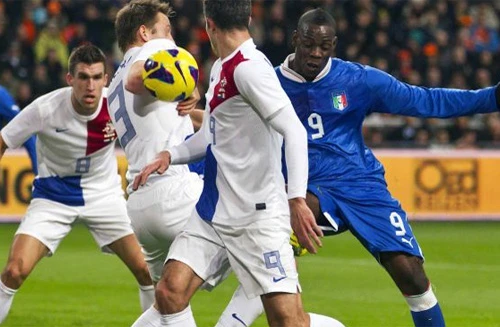 Italia cầm chân Hà Lan, Đức ngược dòng đánh bại Pháp 