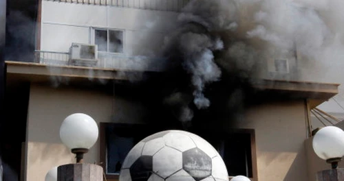 Ai Cập: Hooligan đốt cháy trụ sở Liên đoàn bóng đá, 2 người chết 