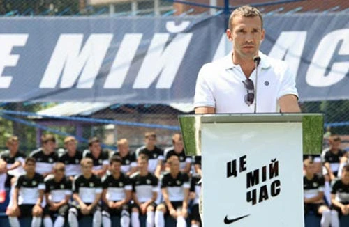 Shevchenko mở trường dạy đá bóng