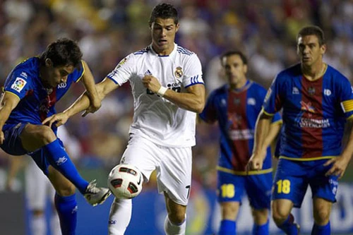 Barcelona và Real Madrid trầy trật kiếm 3 điểm