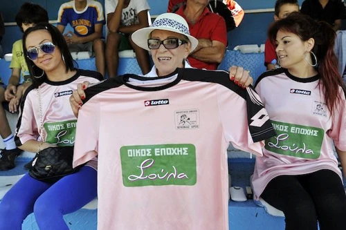 Nhà thổ tài trợ cho đội bóng