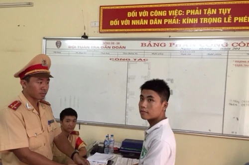 Tổ công tác 141 nhặt được ví, nỗ lực tìm kiếm trao trả người đánh rơi