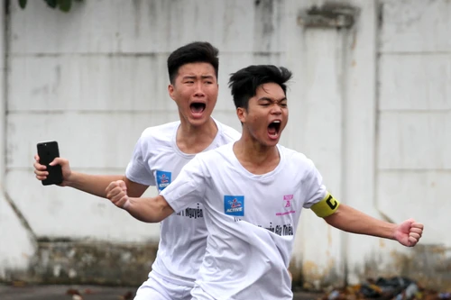 [ẢNH] Cuộc ngược dòng ngoạn mục của THPT Nguyễn Gia Thiều