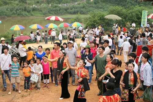 Tết thiếu nhi tại Làng Văn hóa các dân tộc