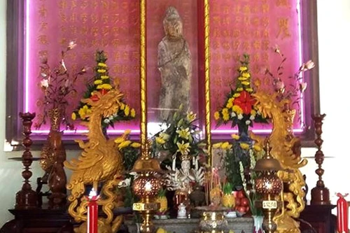 Bí ẩn bức tượng Phật trôi trên biển và ngôi chùa được làm bằng san hô