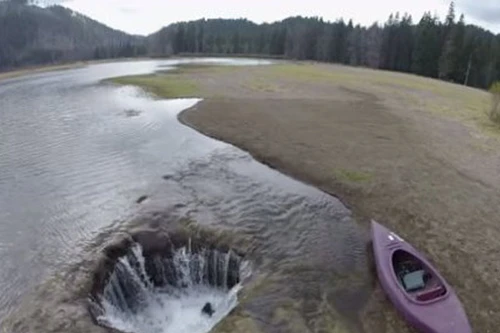 “Hồ nước mất tích” 