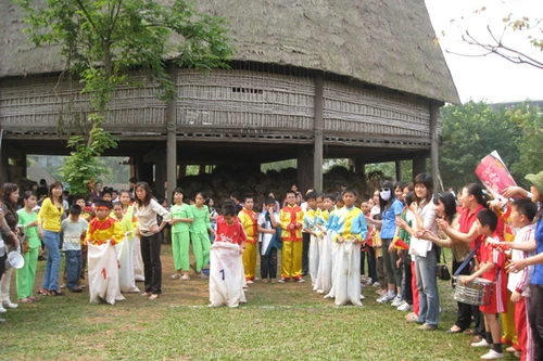 “Cùng chơi trò chơi dân gian các nước”