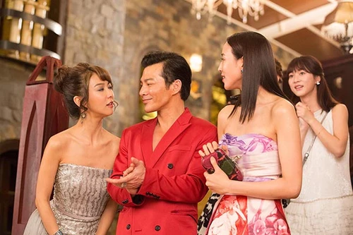 Dàn sao vui chơi quá đà trong bữa tiệc xa hoa của "đại gia" Trần Bảo Sơn