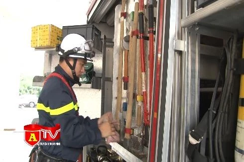 Người lính cứu hộ kể về giây phút nghẹt thở cứu người nước ngoài định tự tử