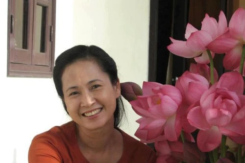 NSND Lan Hương – "Hương Bông": "Chồng là người đầu tiên tôi yêu" ​