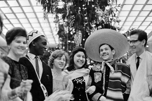 [Ảnh] Nhìn lại không khí rộn ràng đón năm mới thời Liên Xô