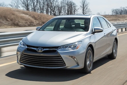 Xem Toyota Camry 2015 đạt 5 sao trong bài kiểm tra độ an toàn