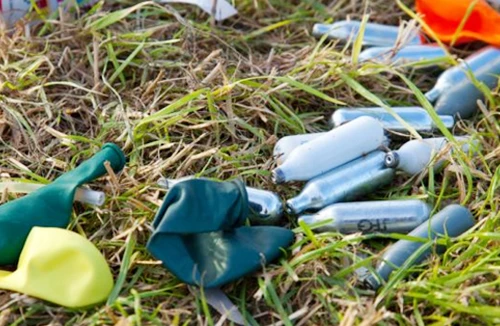  “Mốt” chơi “bóng cười” của giới trẻ: Hiểm họa cười thả phanh