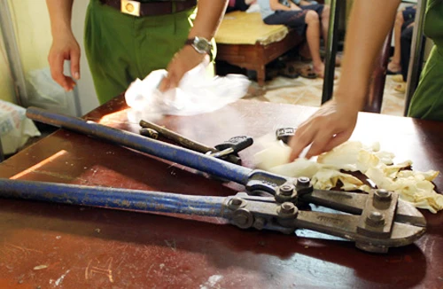 Sơ hở... mở cửa “đón” trộm vào