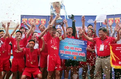 THPT Nguyễn Thị Minh Khai lần thứ 2 vô địch