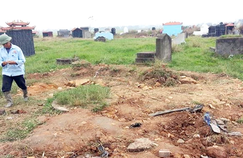 Vì sao những kẻ đào trộm mổ cổ chúa bà chỉ lấy 4 tấm ván gỗ thiên?