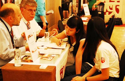 Khó khăn kinh tế cản bước du học